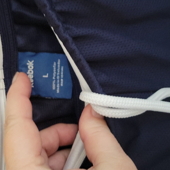 NWOT Navy Reebok Shorts Size L - Picture 4 of 4
